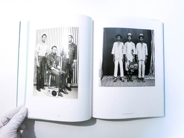 Malick Sidibé : Chemises／マリック・シディベ 写真集 Malick Sidibe: Photographs マリック・シディベ - 古本買取販売
